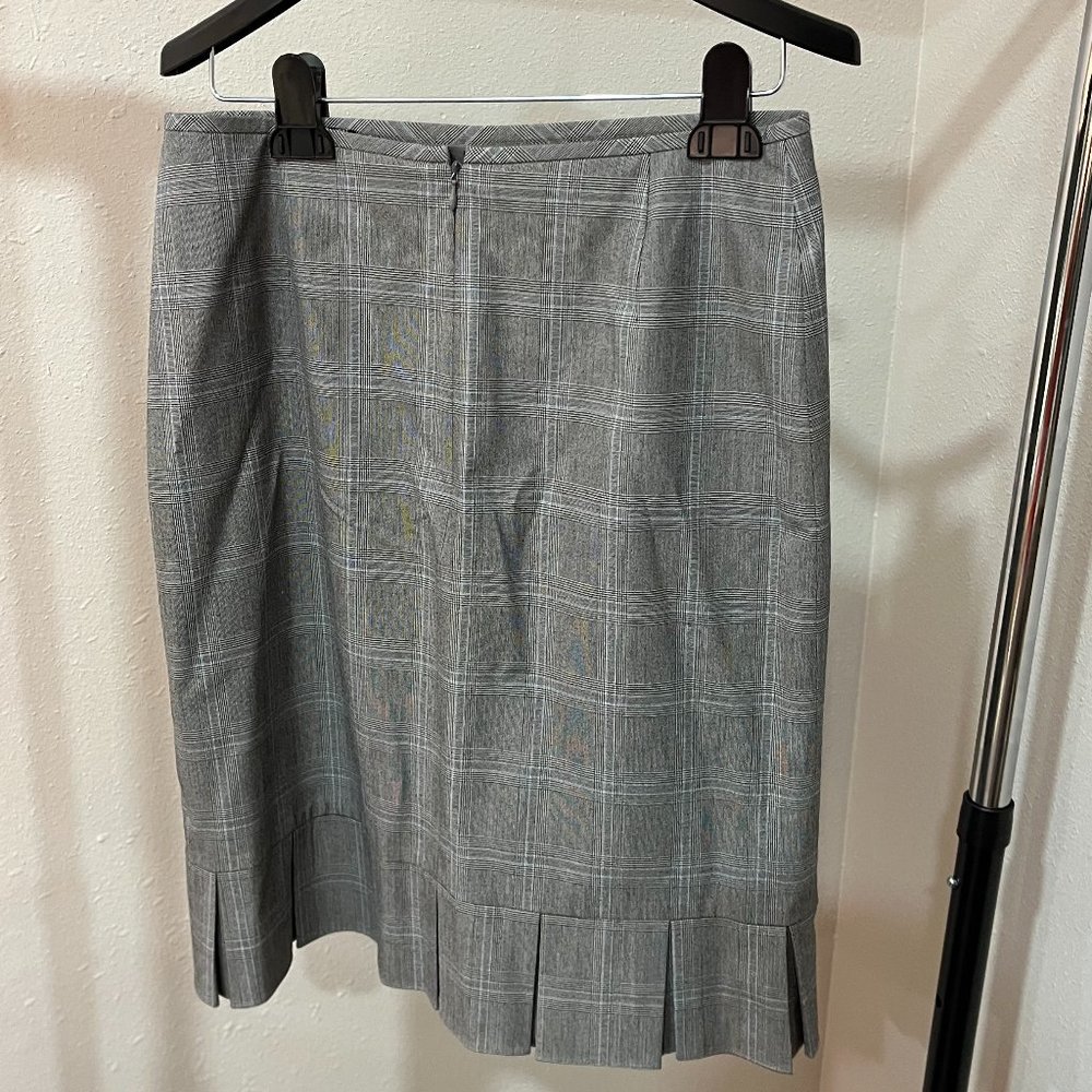 Tahari 2 Piece Skirt Suit Plaid Size 6 Women's-Preowned - Picture 7 of 12